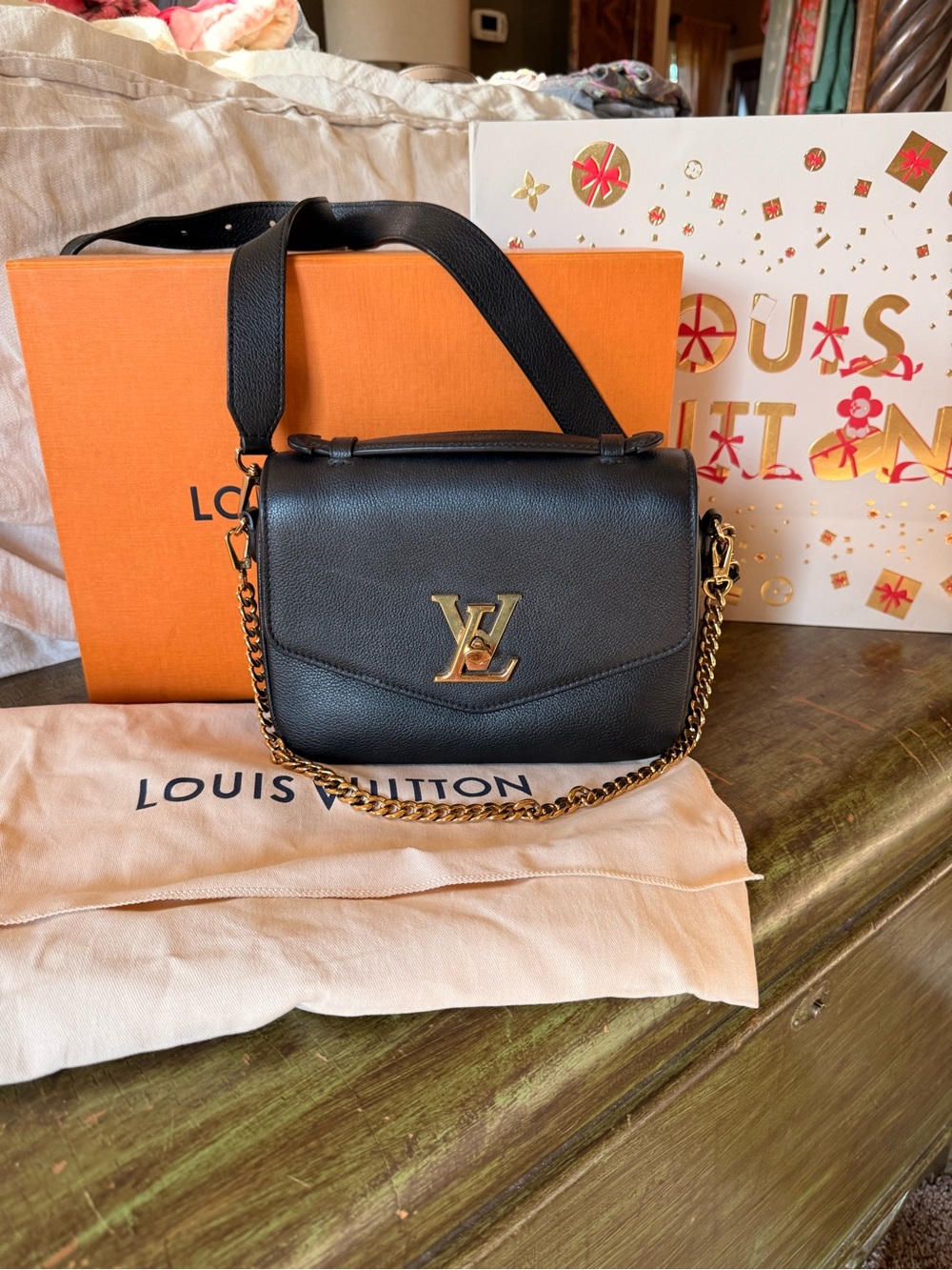 Louis Vuitton Lockme Oxford grained leather Crossbody
